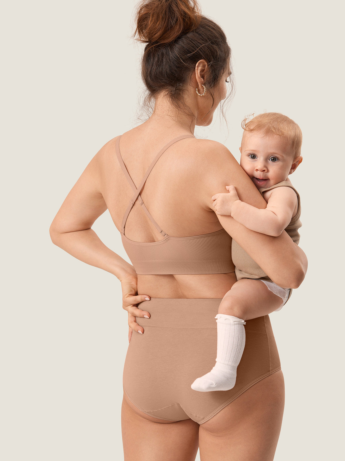 MOMANDA Women's Ribbed Scoop Nursing Bralette Gravel Beige @model_info:Nursing