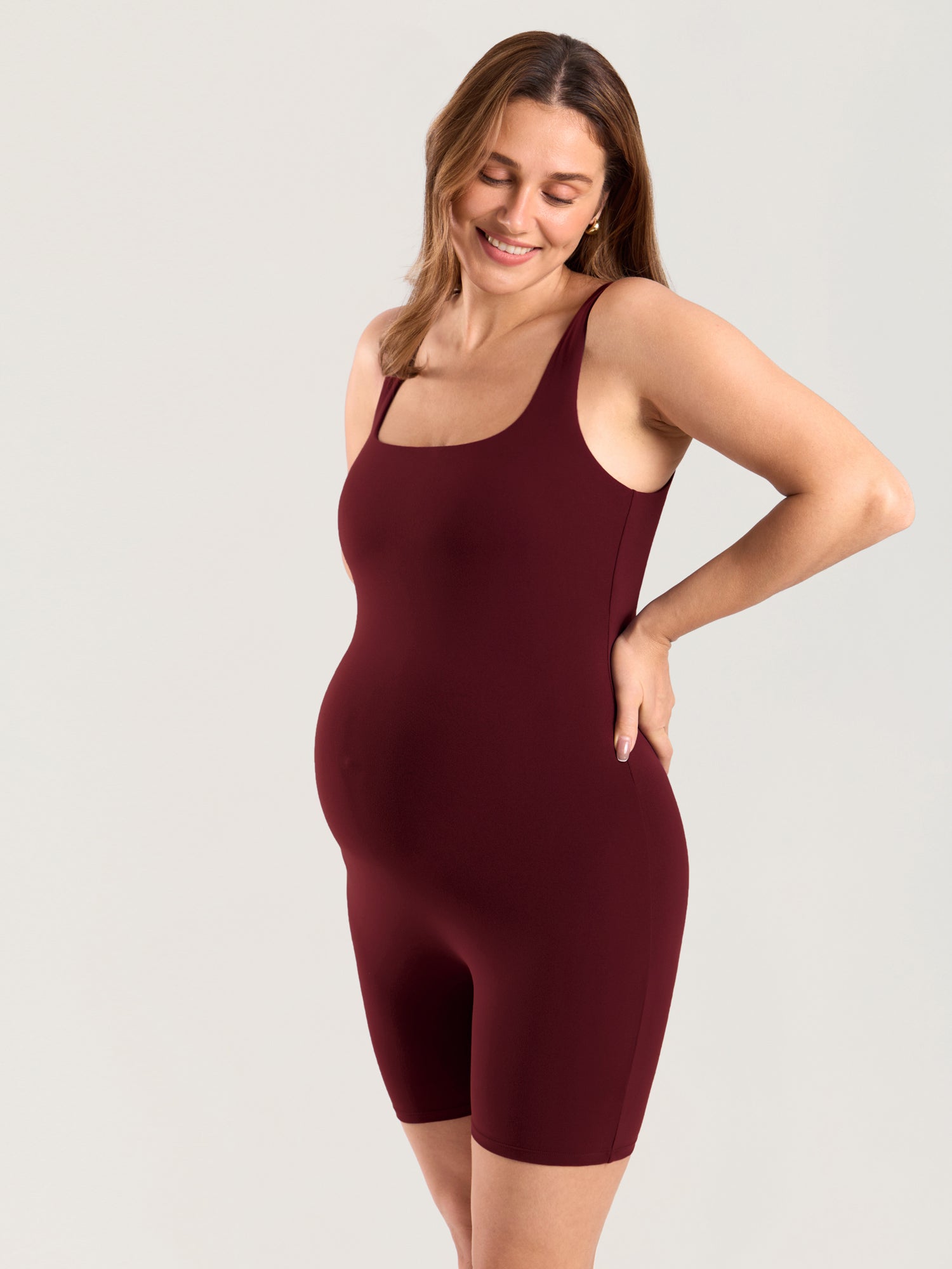 MOMANDA Women's Natrelax® Maternity Romper Red Merlot @model_info:MOM1