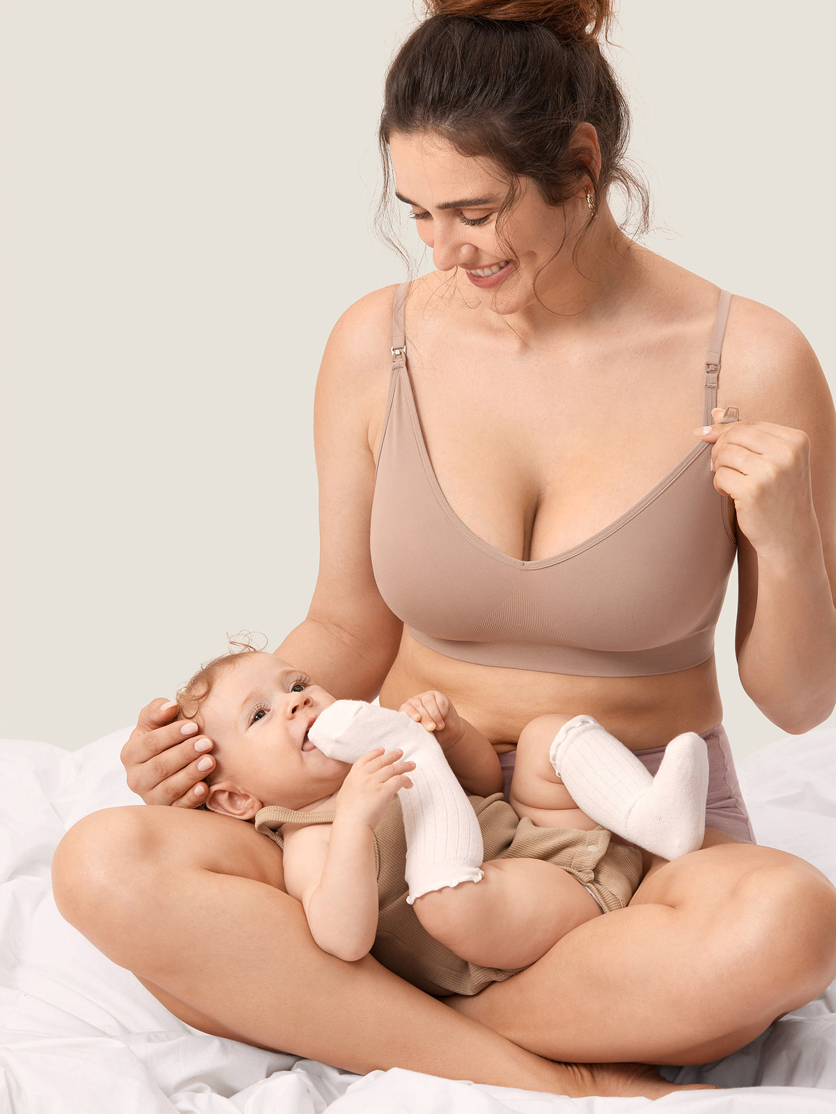 MOMANDA Women's Seamless Soft Knit Nursing Bra Cocoa Beige @model_info:Knit