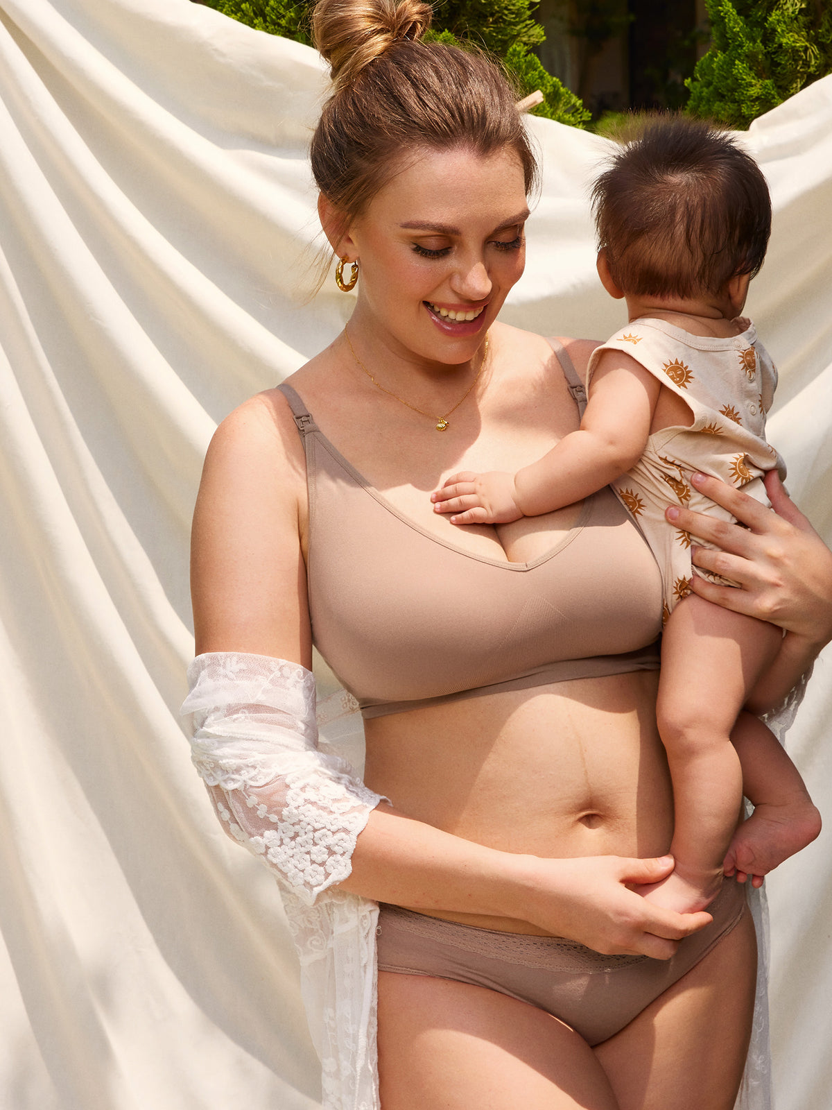 MOMANDA Women's Seamless Soft Knit Nursing Bra Cocoa Beige @model_info:Knit