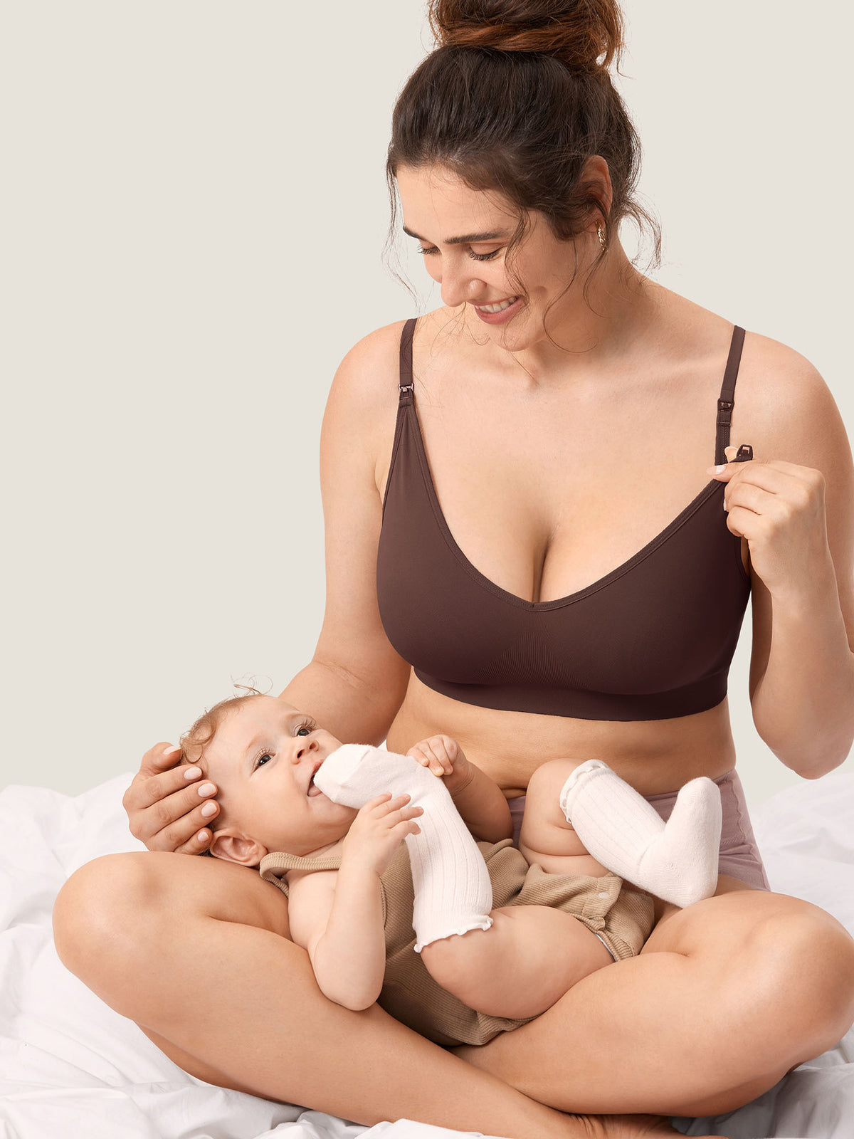 MOMANDA Women's Seamless Soft Knit Nursing Bra Hazelnut @model_info:A2