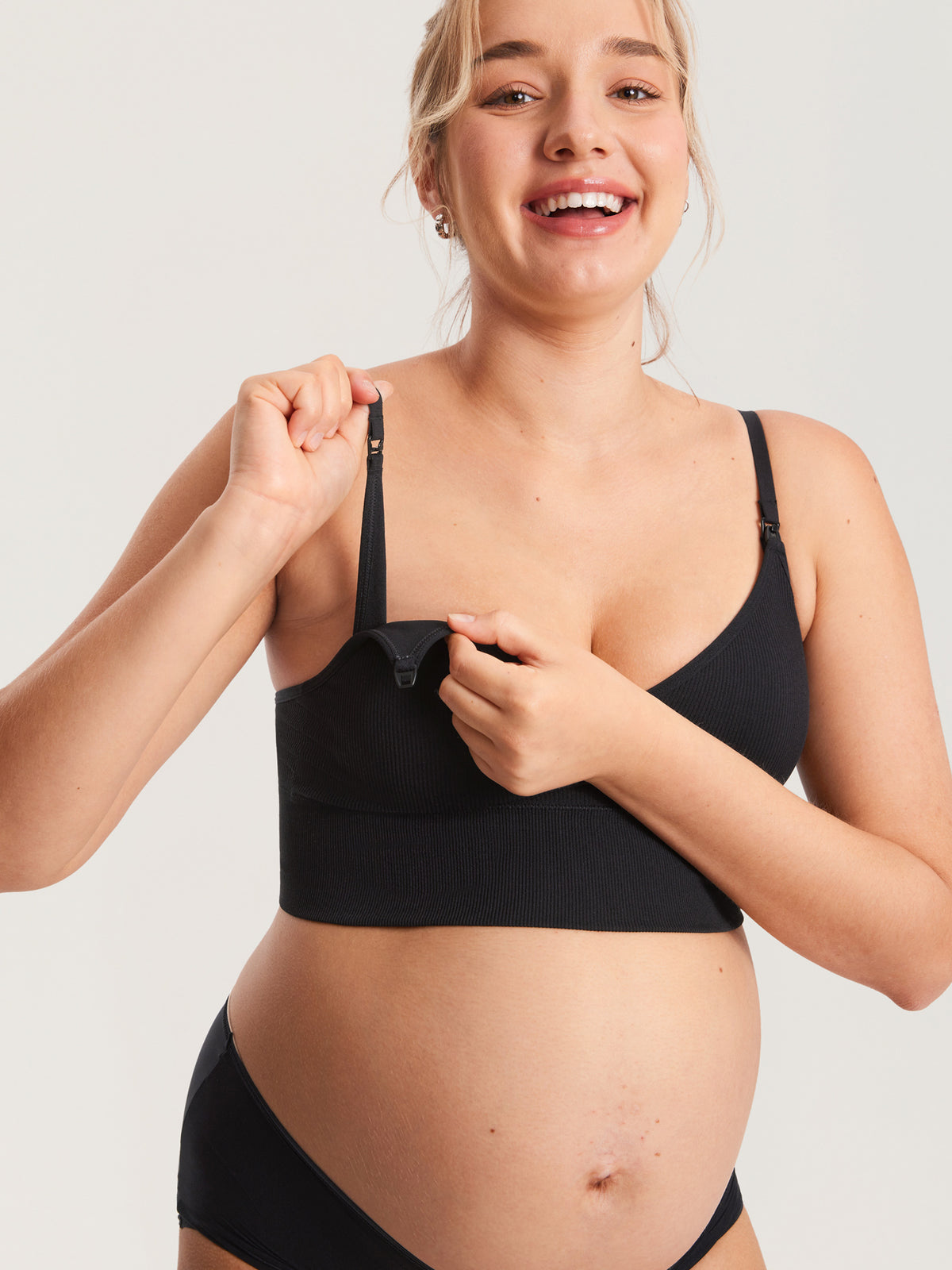 MOMANDA Women's Ribbed V Neck Nursing Bralette Black @model_info:MOM3