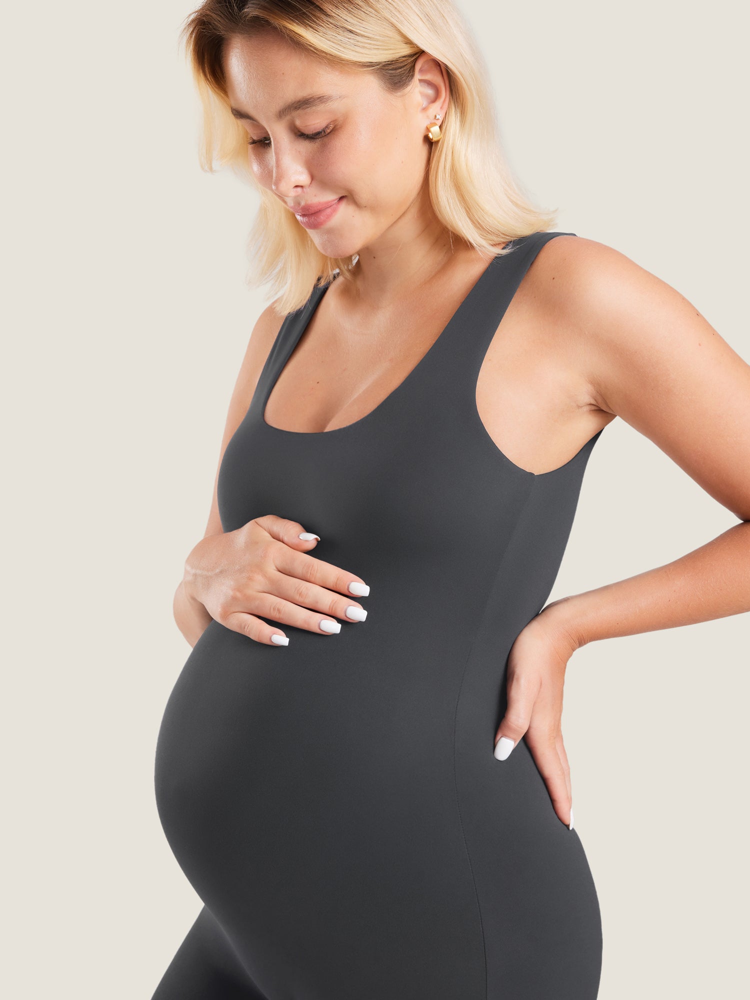 MOMANDA Women's Natrelax® Maternity Romper Mysterious Grey @model_info:MOM1